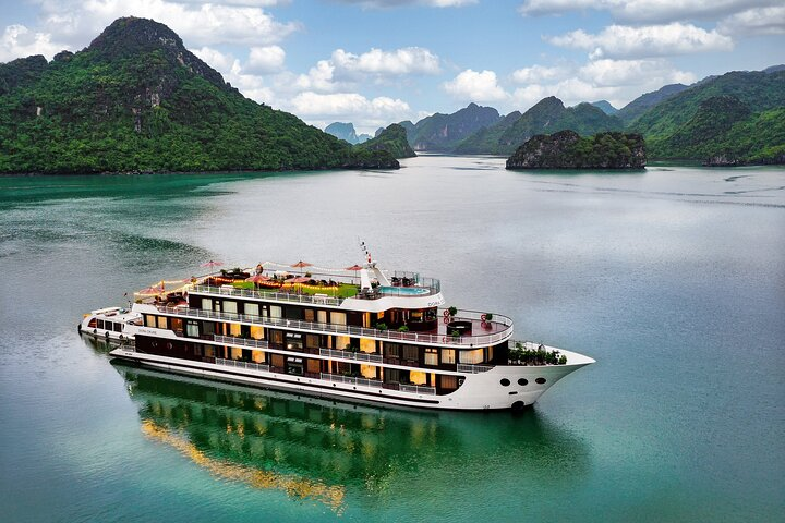 Luxury 5 Star Cruise in Halong Bay & Lan Ha Bay (2 Days Tour)