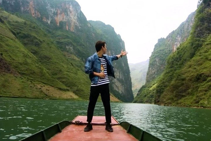 boat in Nho Que river