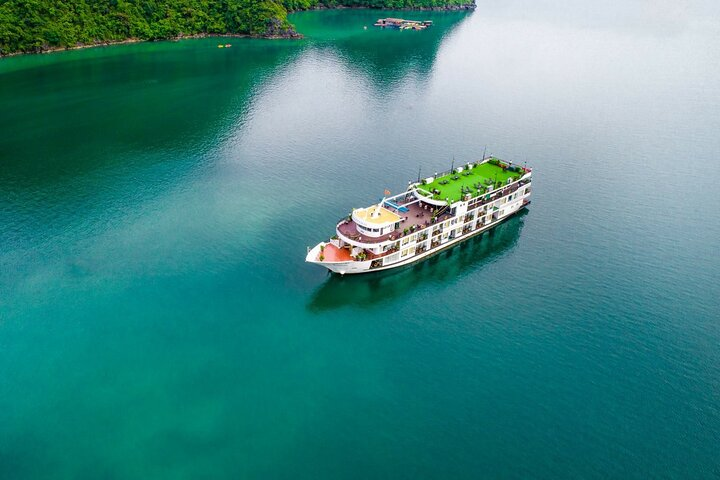 Luxury Halong Bay 2 Days Cruise ( Sung Sot Cave - Titov Island )