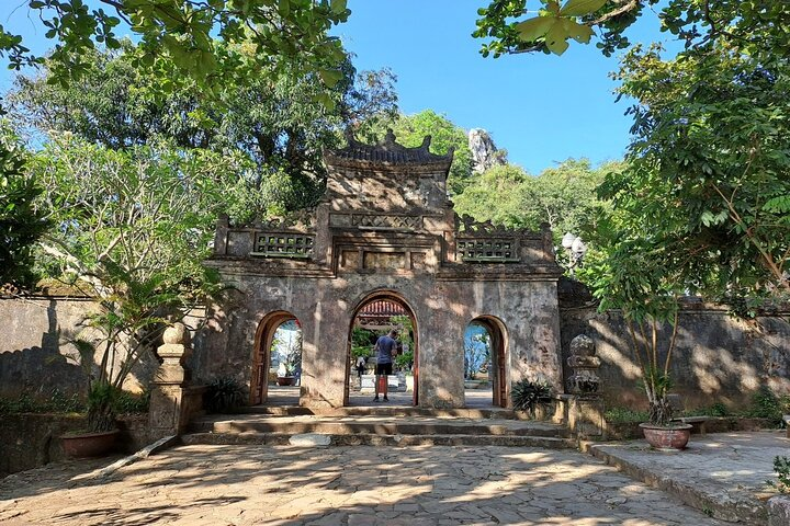 Marble mountains cave & craft, Laddy Buddha, war museum, cuisine - Photo 1 of 23