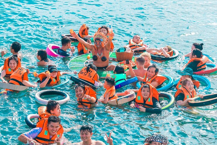 Nha Trang Boat Trip Floating Bar Live Music Show - Photo 1 of 11