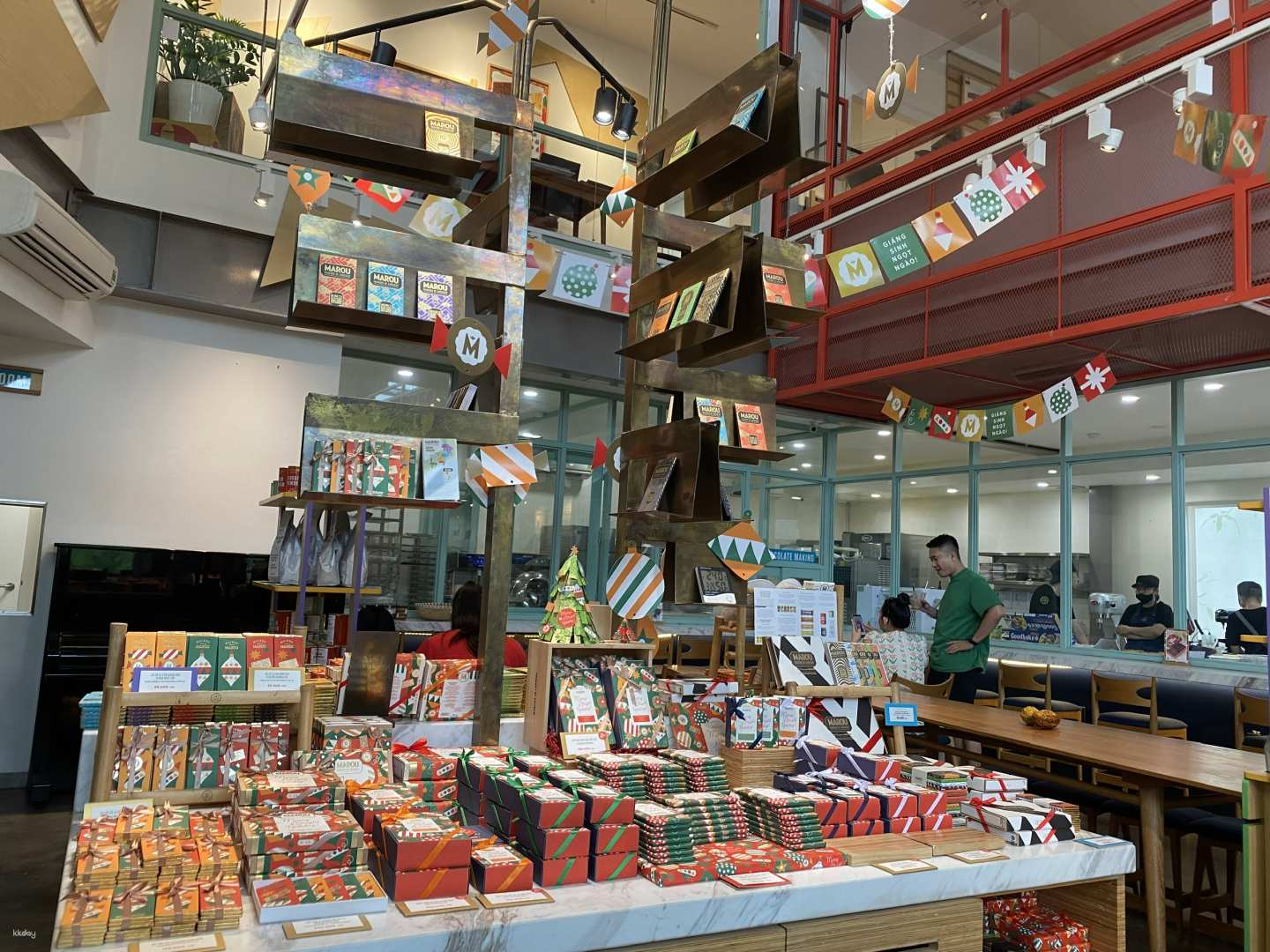 [Girls' trip in Ho Chi Minh] Banh Mi (Vietnamese baguette sandwich) making experience & shopping tour - Photo 1 of 8