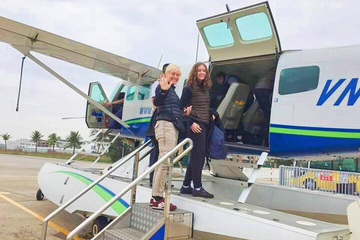 Private Halong Bay Sightseeing Seaplane (25 minutes on the sky)