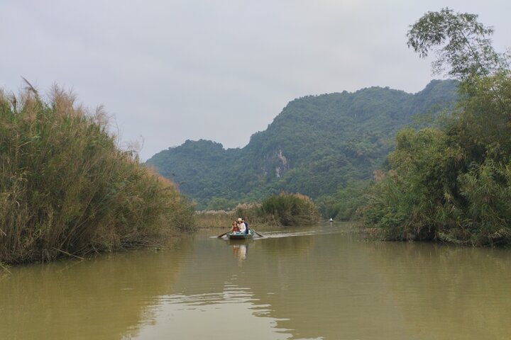 Boat ride to Thien Ha cave