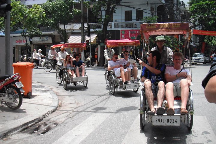 private Tour: Hanoi City Tour Including Water Puppet Show and Cyclo Ride