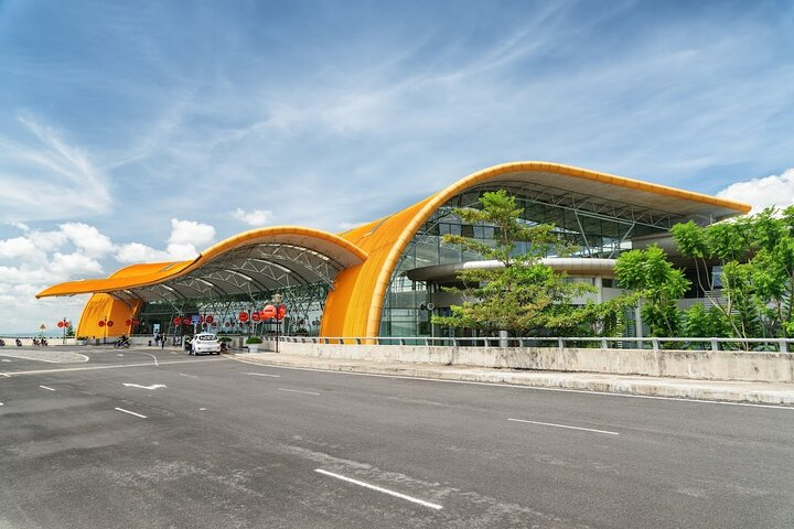 Lien Khuong Airport (DLI)