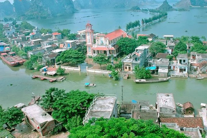 Crossing Vietnam Tour