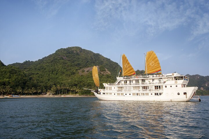 Recommended Halong Bay Luxury Boutique Cruise 2 Days 1 Night