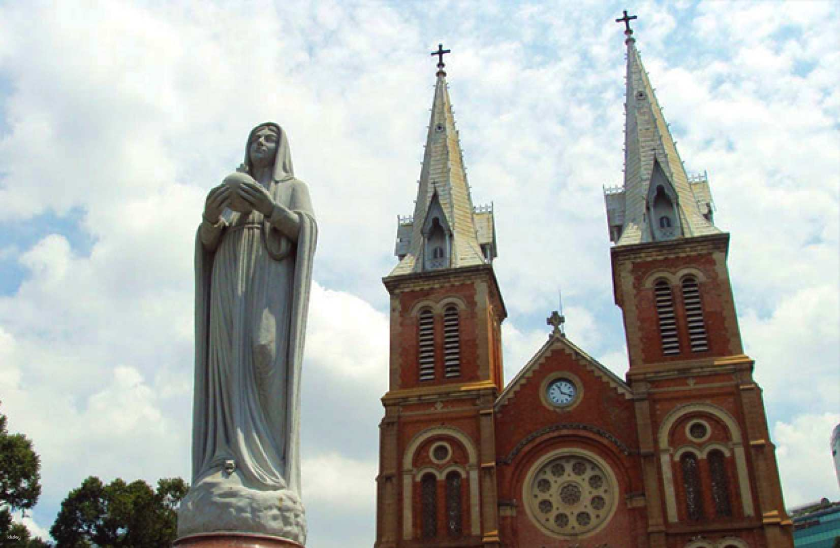 [Japanese Guide] Photogenic Ho Chi Minh City Tour: Pink Church + Central Post Office + Ben Thanh Market by TNK Travel JAPAN - Photo 1 of 10