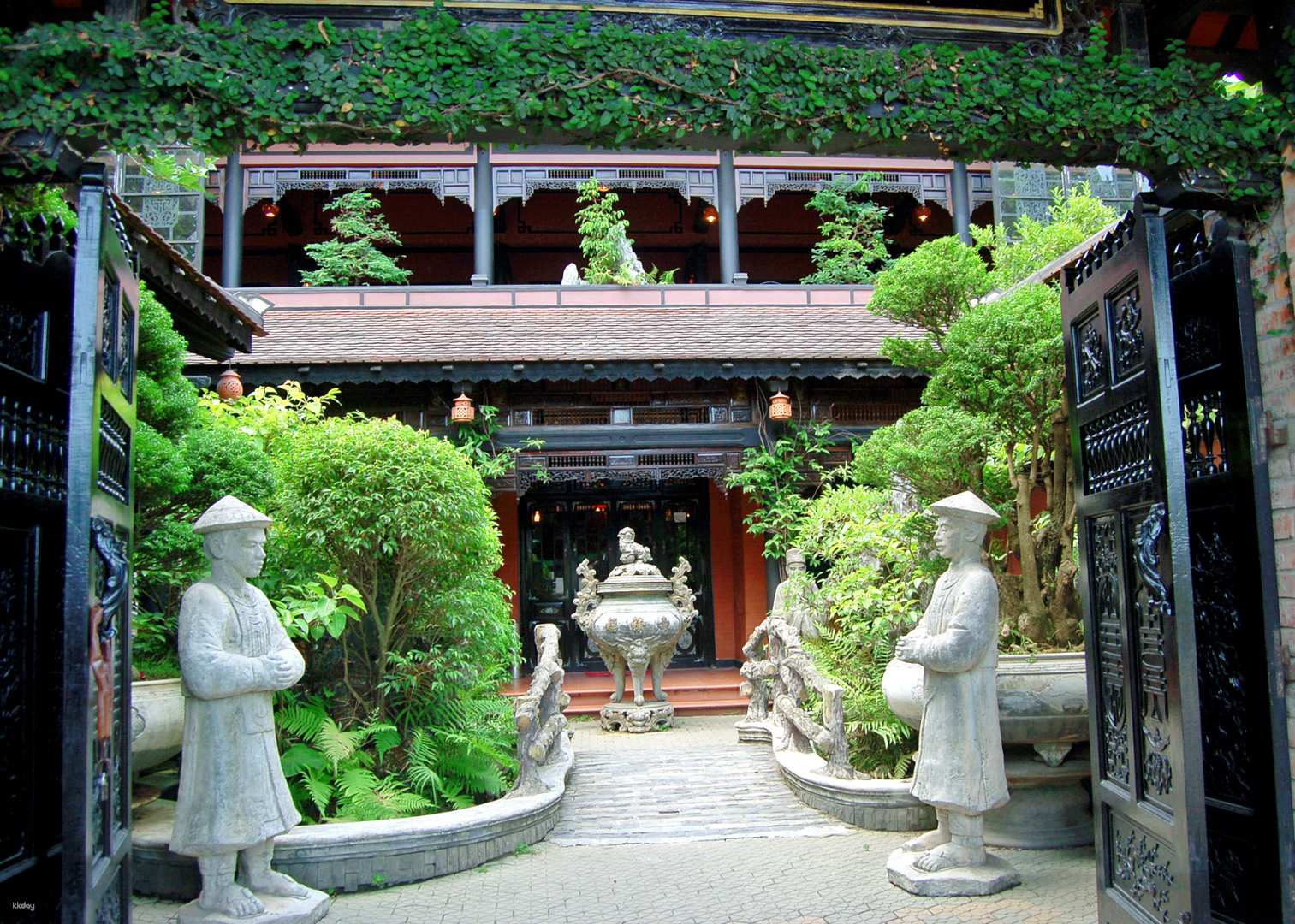 Royal Dining & Local Specialities Experience at Cung Dinh Restaurant | Hue, Vietnam - Photo 1 of 8