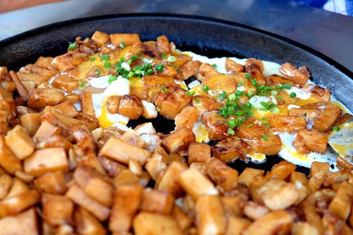 Saigon Evening Street Food Tour with 6 Dishes  - Photo 1 of 11