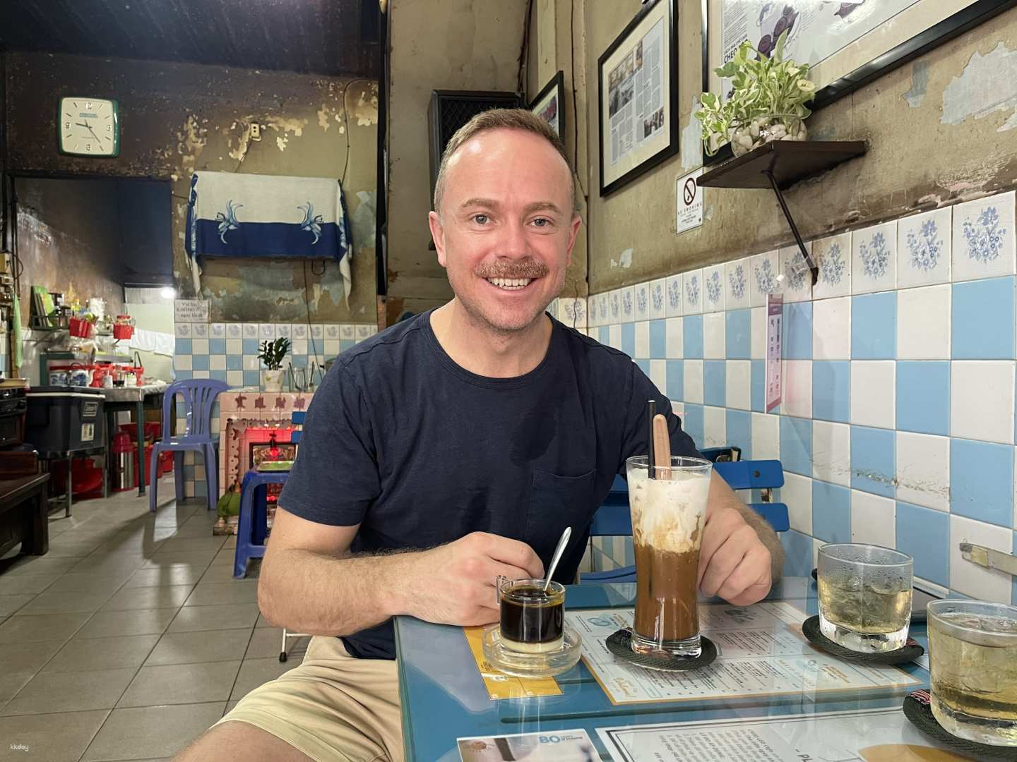 Saigon Foodie & History Tour On Foot With Locals - Photo 1 of 8