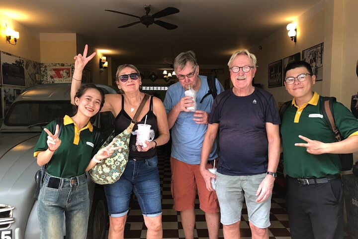 Bí Mật Sài Gòn - Tour Nửa Ngày Cùng Xe Vespa Cổ - Photo 1 of 25