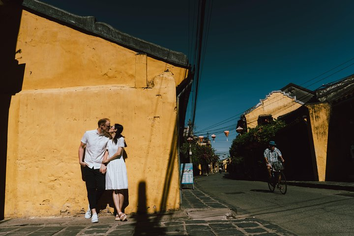 Capture the romance of Hoi An’s ancient town with your proposal. Experience stunning scenery and genuine moments ensuring your love story is beautifully preserved for a lifetime.