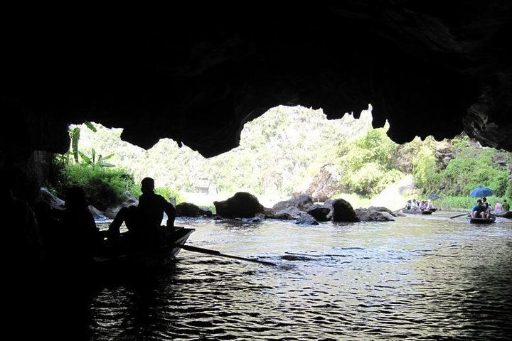 Tam Coc Boat-ride & Bich Dong Pagoda - Photo 1 of 9