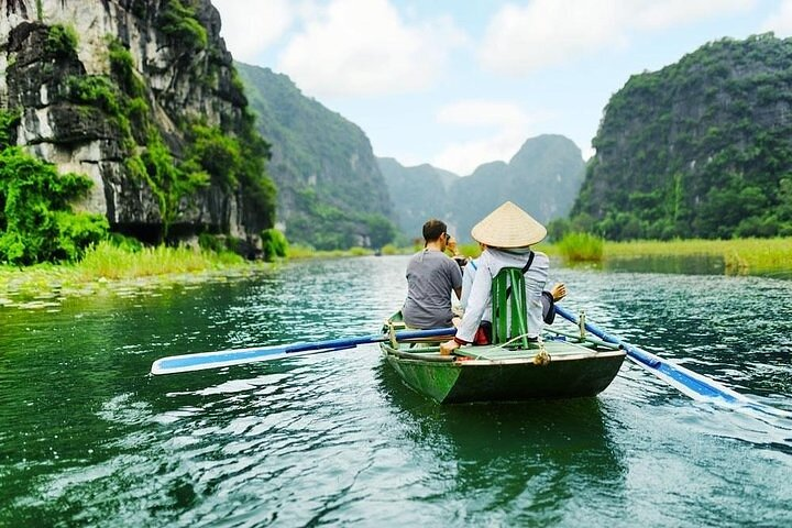 Bamboo boat at Tam Coc
