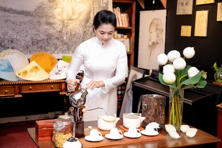 Enjoy a tea art ceremony