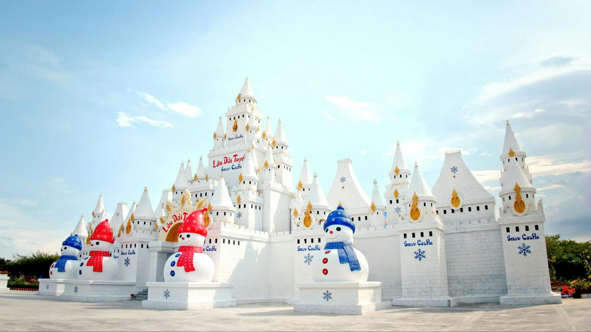 The Amazing Bay Water Park: Entry Ticket + Amazing Infinity Son Tien VIP Access + 200K VND F&B Voucher - Photo 1 of 9