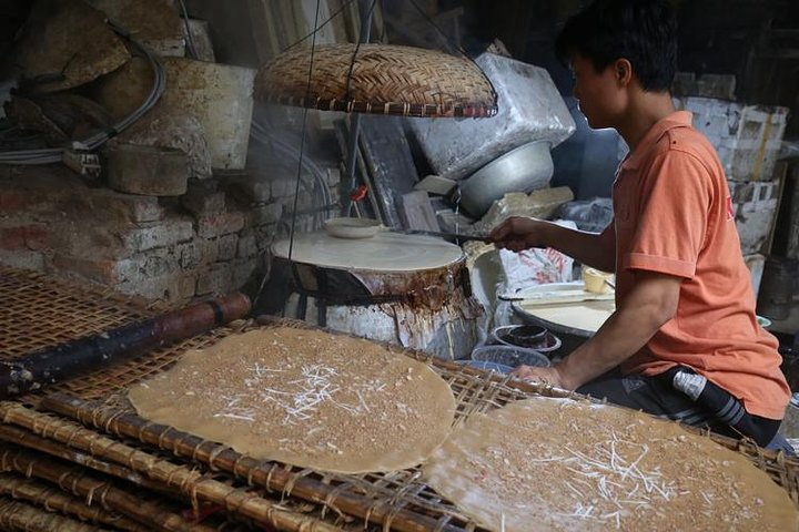 Tho Ha Village Half-Day Tour: Early Bird For Rice Cracker Making - Photo 1 of 12