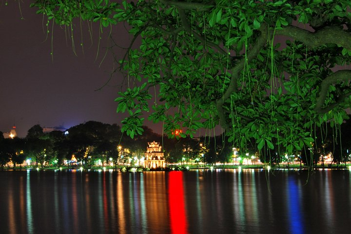 Hoan Kiem lake, Hanoi, Vietnam