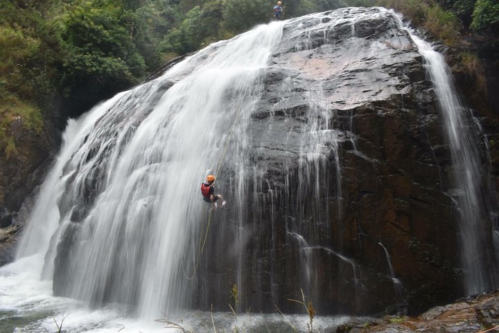 Abseil from 25meter rock-cliff