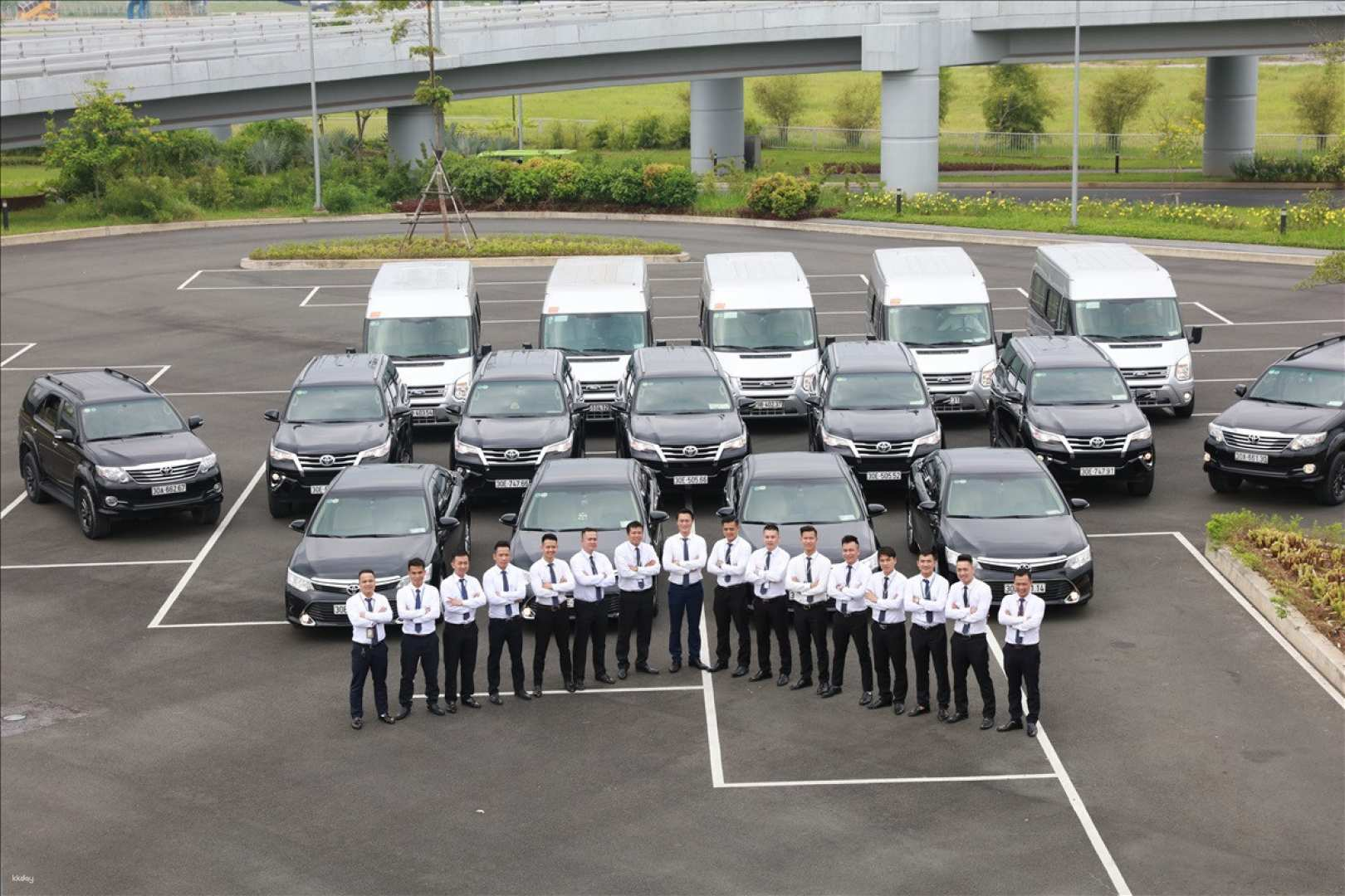 Premium Noi Bai International Airport (HAN) Private Transfer to Hanoi City (and Vice-versa) - Photo 1 of 2