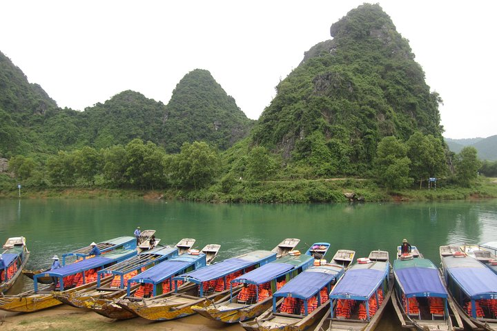 Boat to Phong Nha Caves