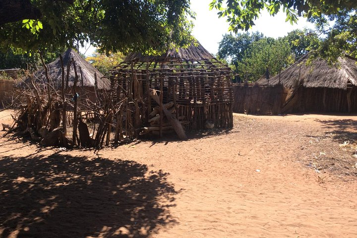Large Round Hut Construction