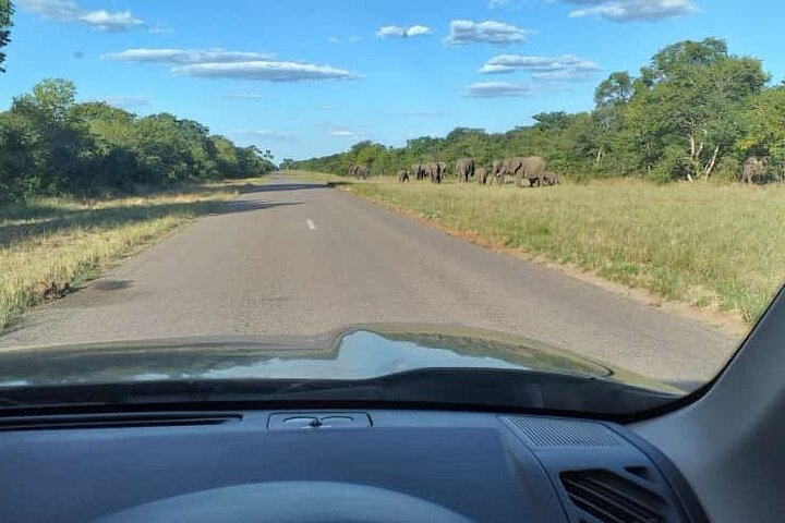 Airport, Hotel and local transfers in Victoria Falls - Photo 1 of 7